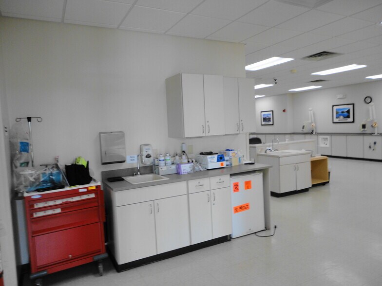 More Photos Of 6125 Greenbay Rd, Kenosha Medical For Sale