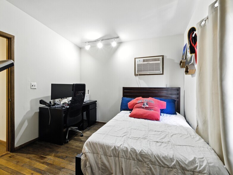 More Photos Of 6-8 Thorne St, Jersey City General Retail For Sale