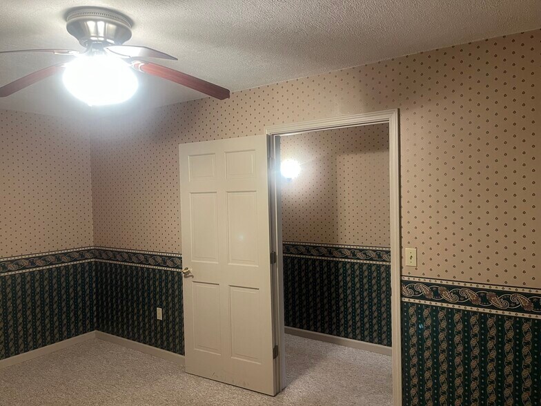 More Photos Of 5 S Main St, Frankfort Office For Lease