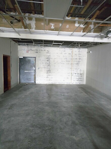 More Photos Of 17086-17092 S DuPont Hwy, Harrington General Retail For Lease