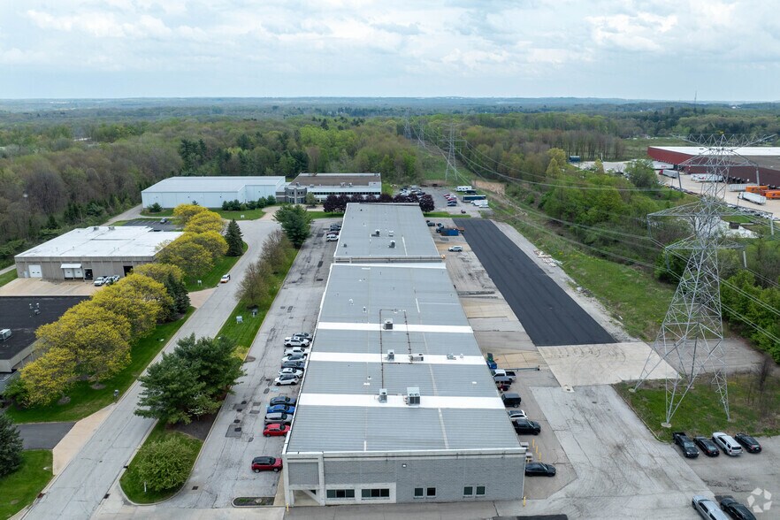 More Photos Of 2242 Pinnacle Pky, Twinsburg Light Manufacturing For Lease