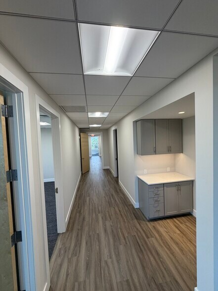 More Photos Of 2150 Goodlette-Frank Rd, Naples Office For Lease