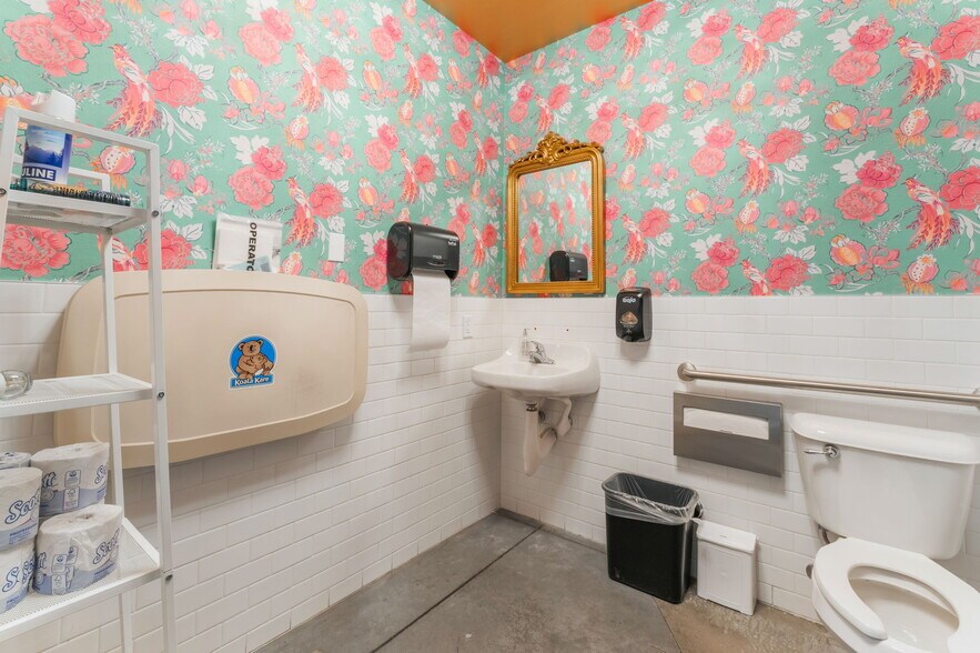 More Photos Of 2950 E Sunset Rd, Las Vegas Showroom For Sale