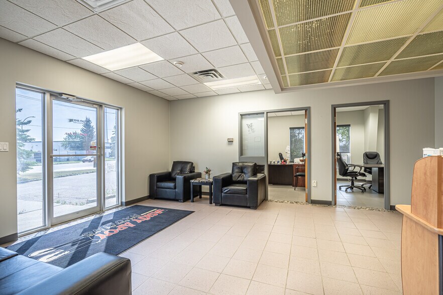 More Photos Of 6006 53 Av, Lloydminster Warehouse For Sale