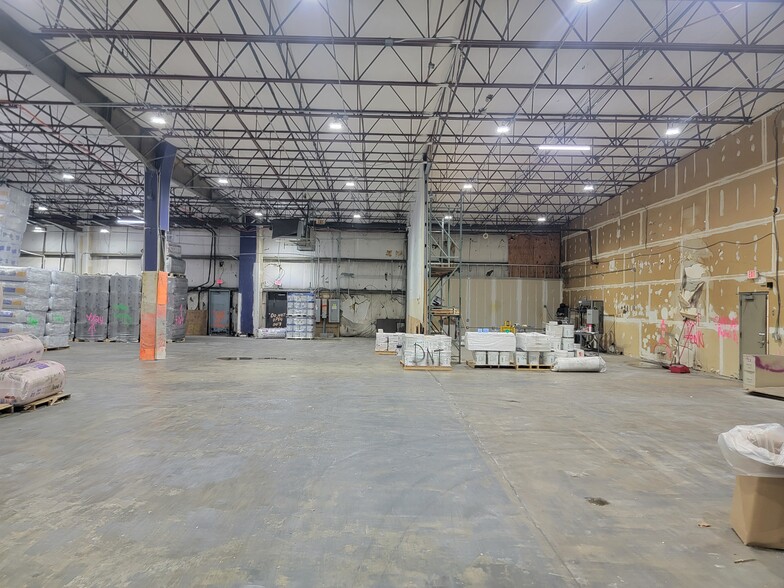 More Photos Of 7419 Lindbergh Dr, Gaithersburg Warehouse For Sale