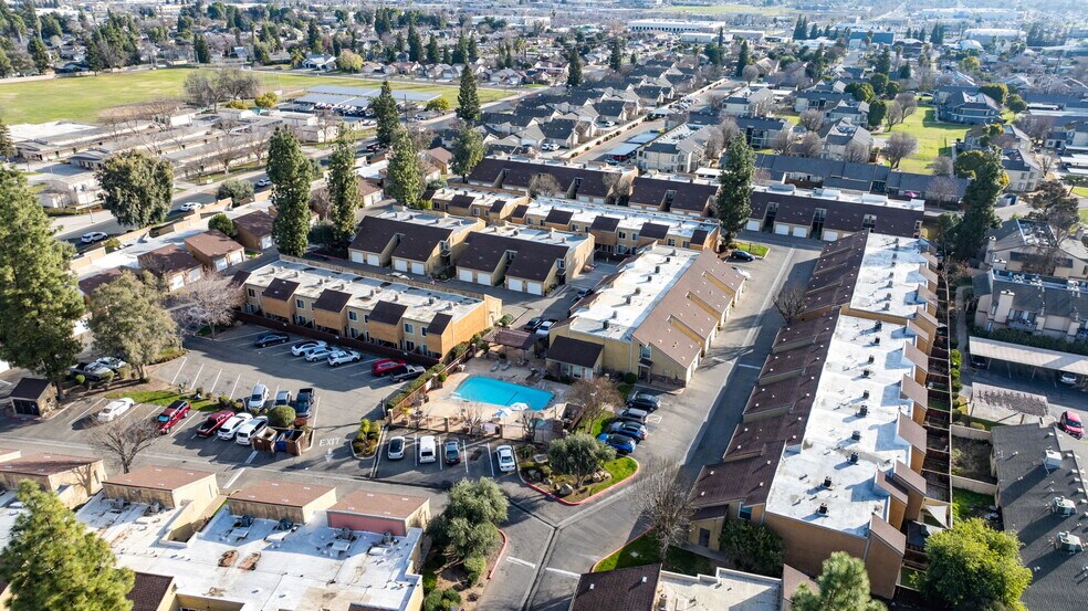 More Photos Of 7166 N Fruit Ave, Fresno Apartments For Sale