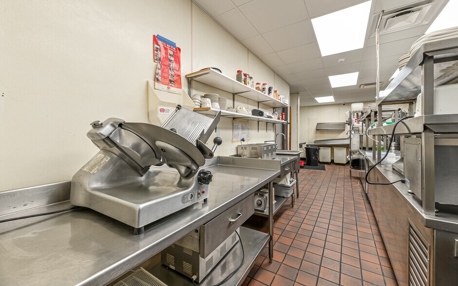 More Photos Of 2615 Freeport Rd, Natrona Heights Bar For Lease