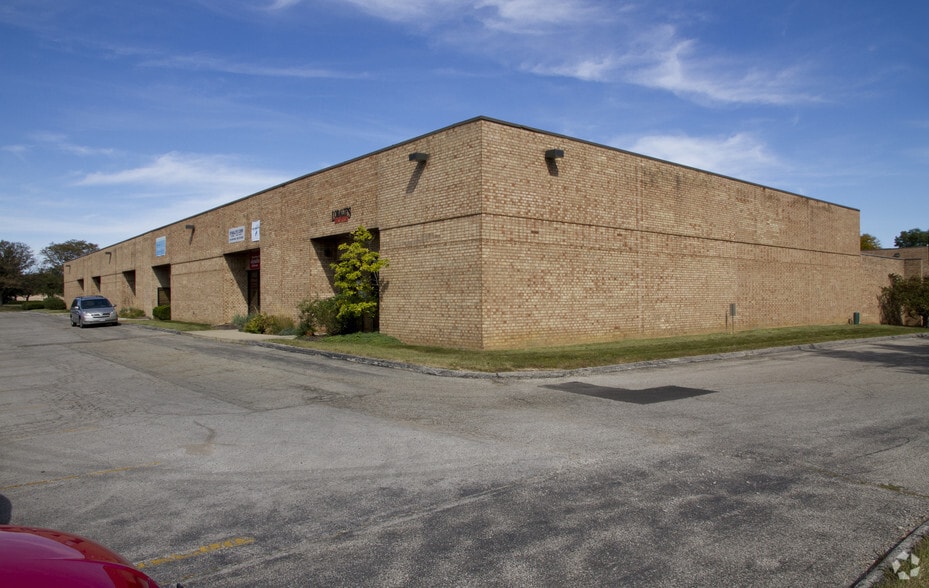 Primary Photo Of 6620-6680 Busch Blvd, Columbus Showroom For Lease