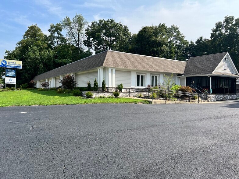 More Photos Of 1610 N Main St, Butler Office For Lease