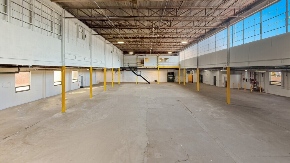 More Photos Of 237 E Aurora St, Waterbury Manufacturing For Lease