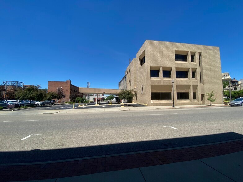 More Photos Of 434 Main St, Zanesville Office For Lease