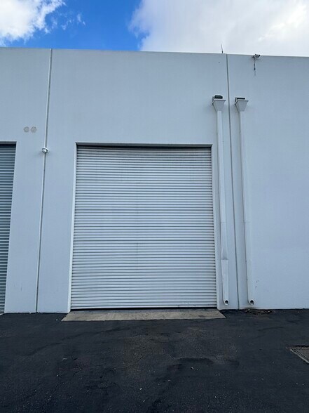 More Photos Of 11438 Knott St, Garden Grove Warehouse For Lease