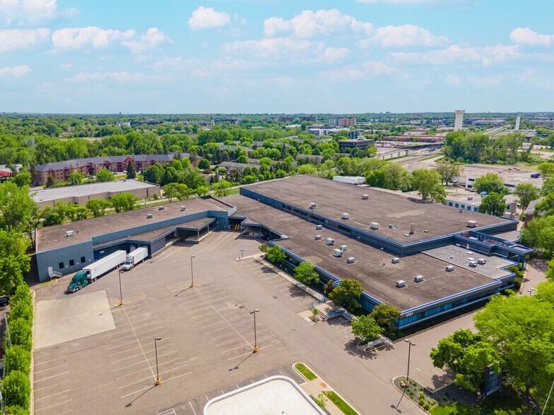 More Photos Of 4301 Hwy 7 W, Saint Louis Park Distribution For Lease