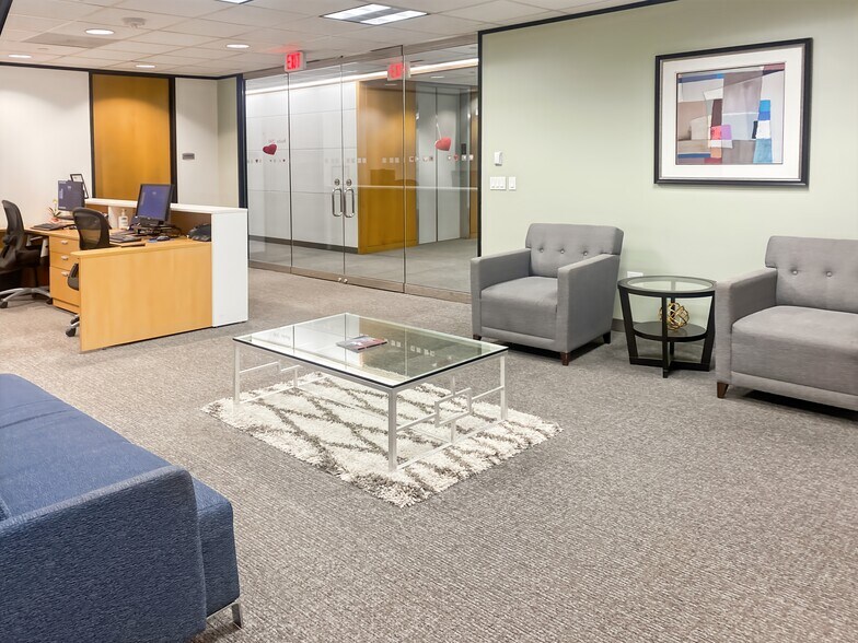 More Photos Of 2002 Timberloch Pl, The Woodlands Coworking Space