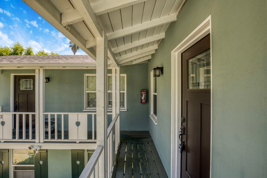 More Photos Of 646 Westminster Dr, Pasadena Multifamily For Sale