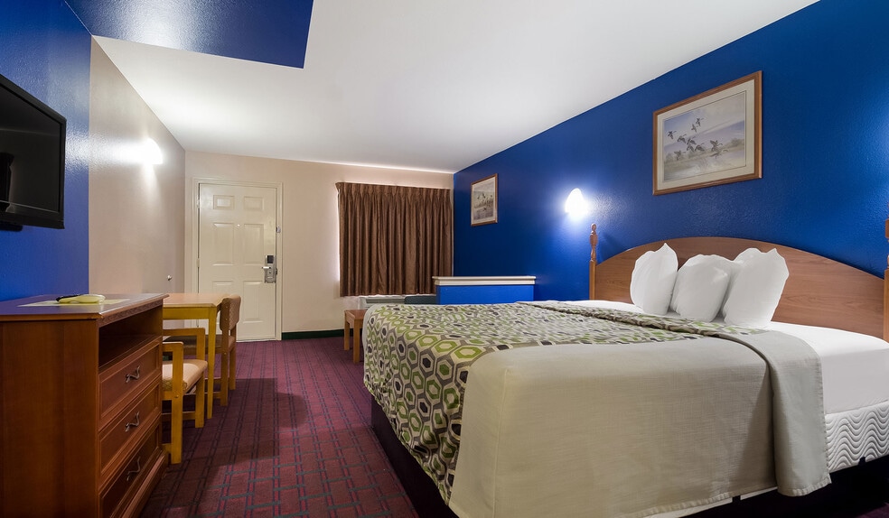 More Photos Of 25941 I-10, Hankamer Hotel For Sale