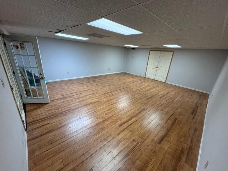 More Photos Of 1004 Spring Cypress Rd, Spring Showroom For Sale