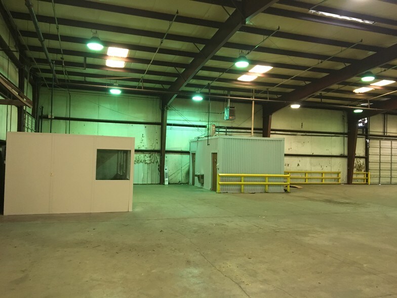 More Photos Of 11218 Limestone Dr, Balch Springs Warehouse For Lease