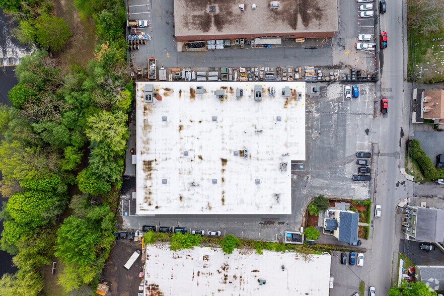 More Photos Of 154 Calvary St, Waltham Research And Development For Lease