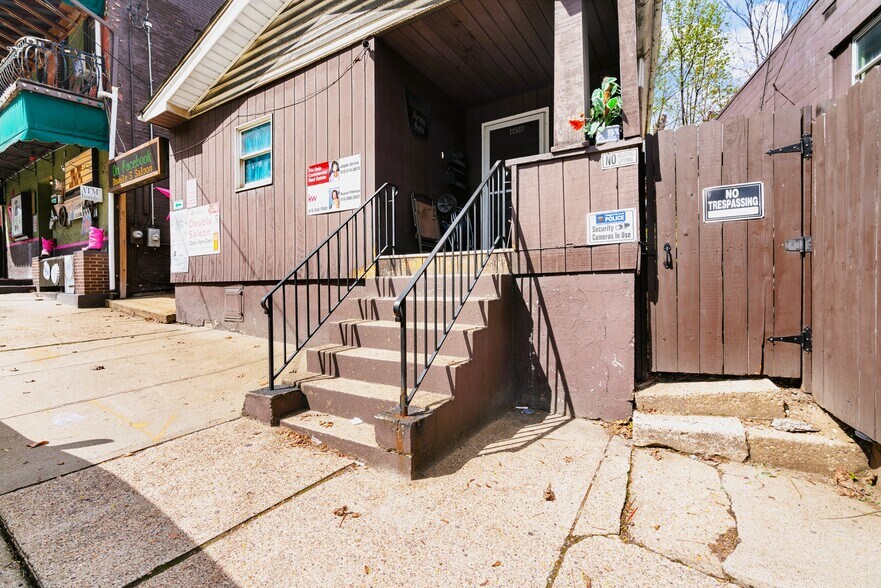 More Photos Of 610 Evans Ave, Mckeesport Bar For Sale