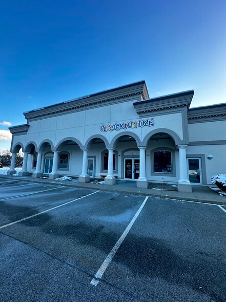 More Photos Of 61 Commerce Way, Plymouth Storefront Retail Office For Lease