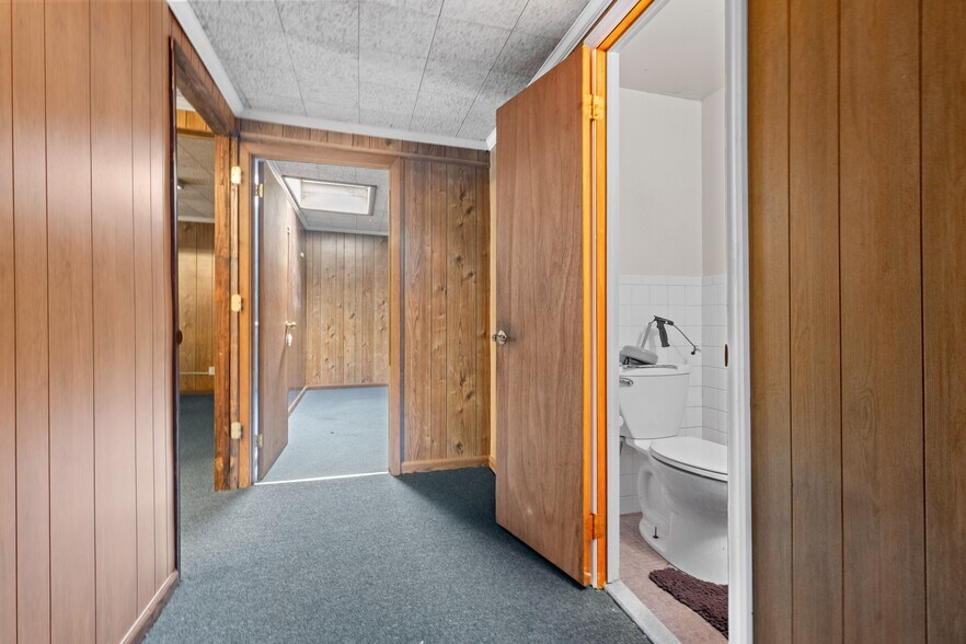 More Photos Of 676 Boston Post Rd, Darien Office For Sale