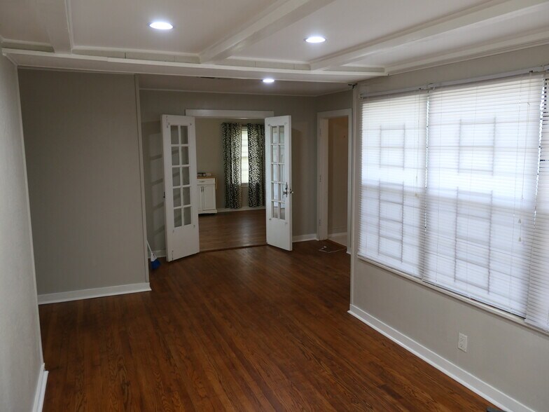 More Photos Of 7601 Park Place Blvd, Houston Office For Sale