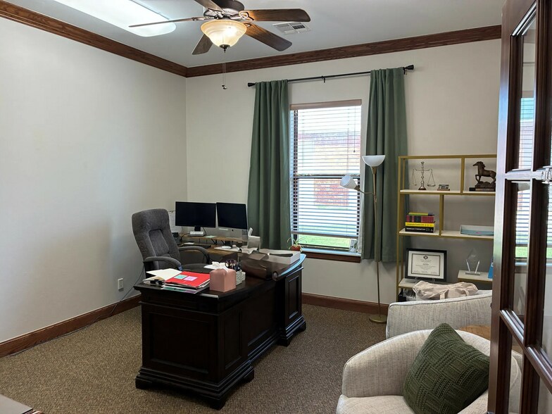More Photos Of 1425 S Fretz Ave, Edmond Office For Sale