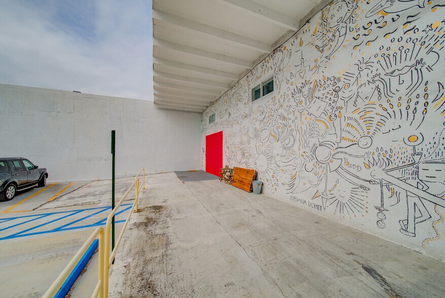 More Photos Of 1341 NW 22nd St, Miami Warehouse For Lease