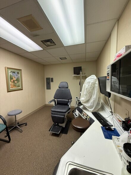 More Photos Of 501 Doctors Ct, Oshkosh Medical For Sale