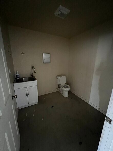 More Photos Of 4632 CR 617, Alvarado Industrial For Lease