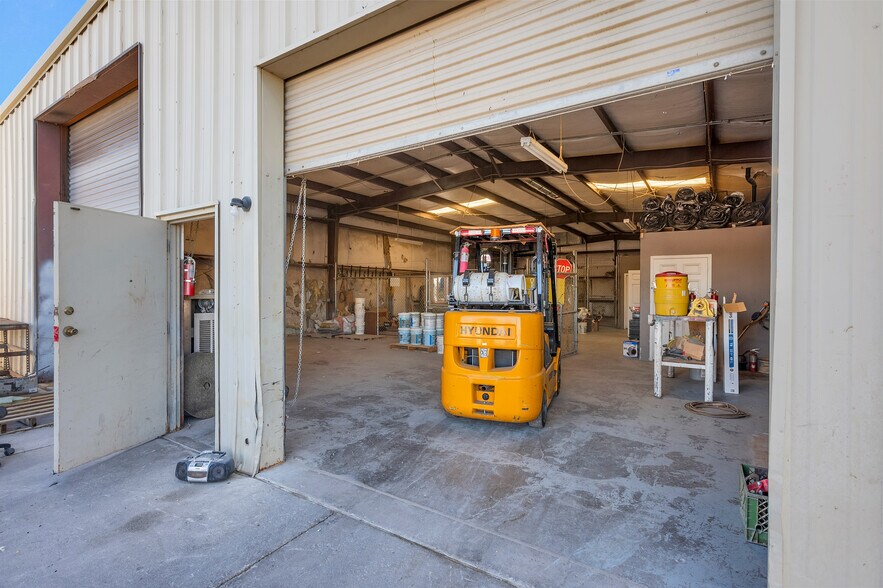 More Photos Of 3200 W Diamond St, Tucson Warehouse For Lease