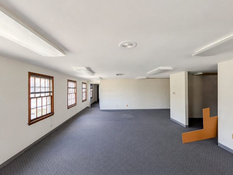 More Photos Of 880 Boston Post Rd, Old Saybrook Storefront Retail Office For Sale