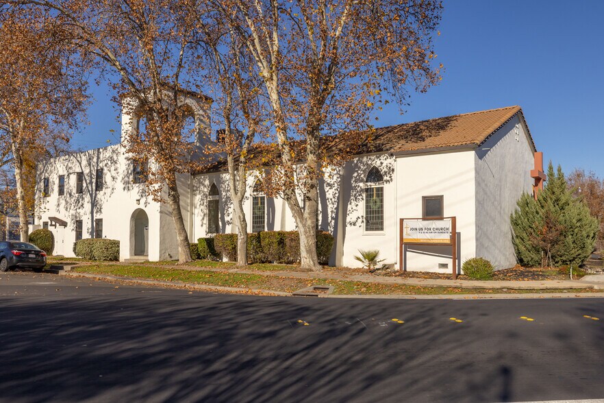 Primary Photo Of 628 Royer St, Roseville Schools For Lease