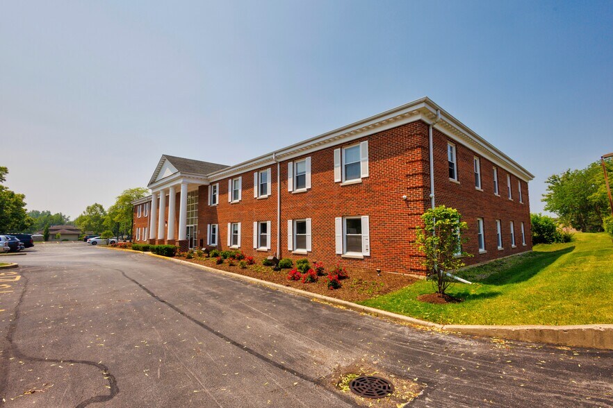 More Photos Of 6912 Main St, Downers Grove Unknown For Lease