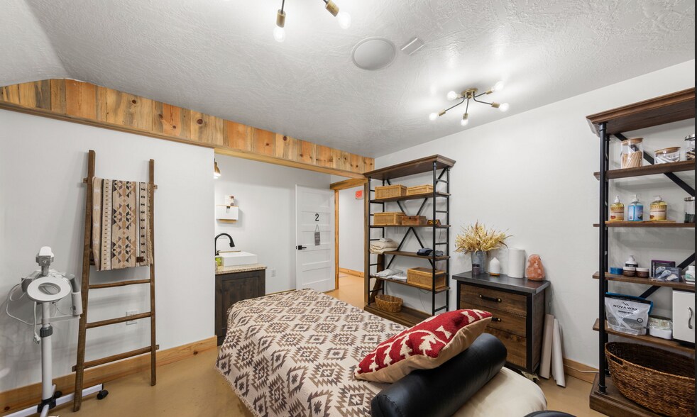 More Photos Of 4365 E Mountain View Dr, Kanab Specialty For Lease