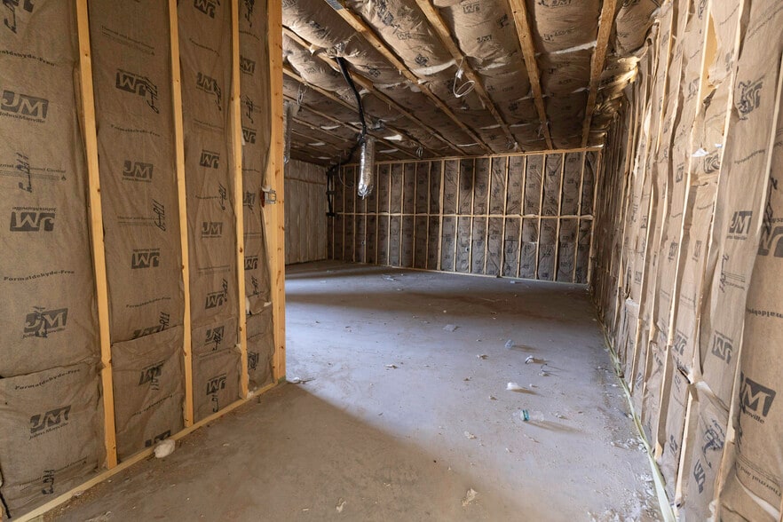 More Photos Of 3023 E C 48, Center Hill Warehouse For Sale