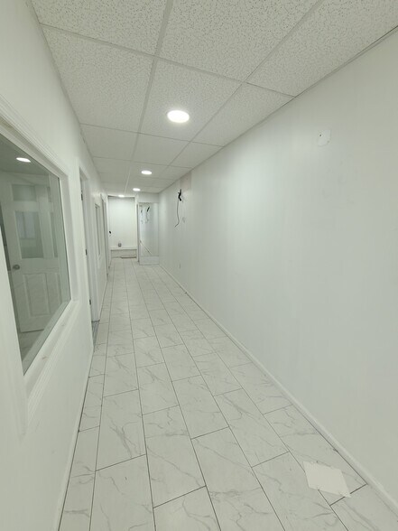 More Photos Of 6827 Fresh Meadow Ln, Fresh Meadows General Retail For Lease