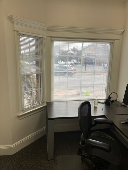 More Photos Of 27 Pine St, New Canaan Coworking Space