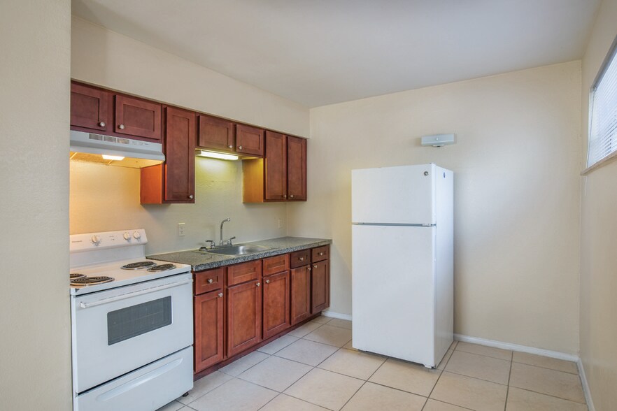 701 S Ivey Ln, Orlando, FL 32811 Apartments For Sale