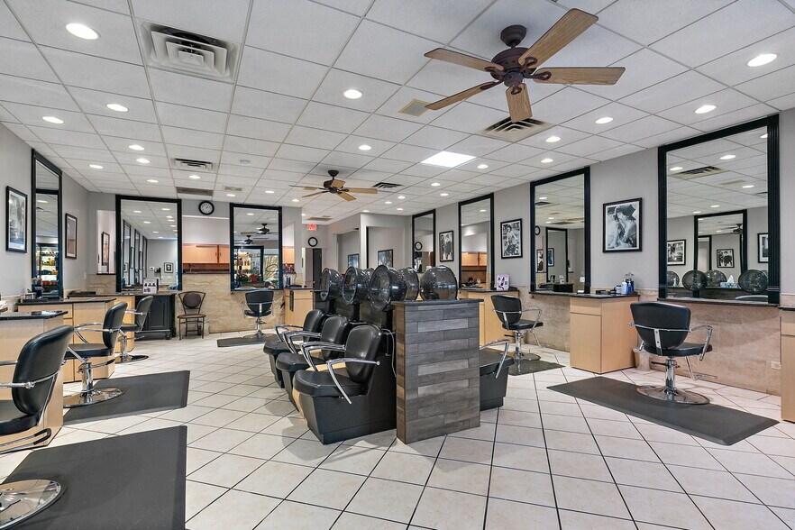 More Photos Of 160-175 N Edison Ave, Elgin Freestanding For Sale