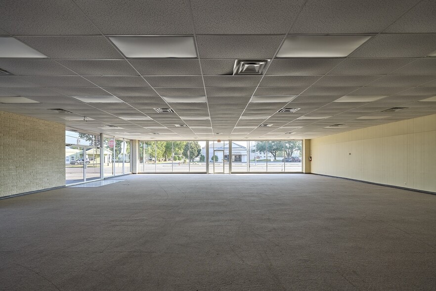 More Photos Of 423 W Main St, Durant Office For Lease