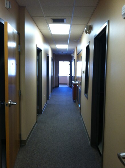 More Photos Of 3550 Main St, Springfield Medical For Lease