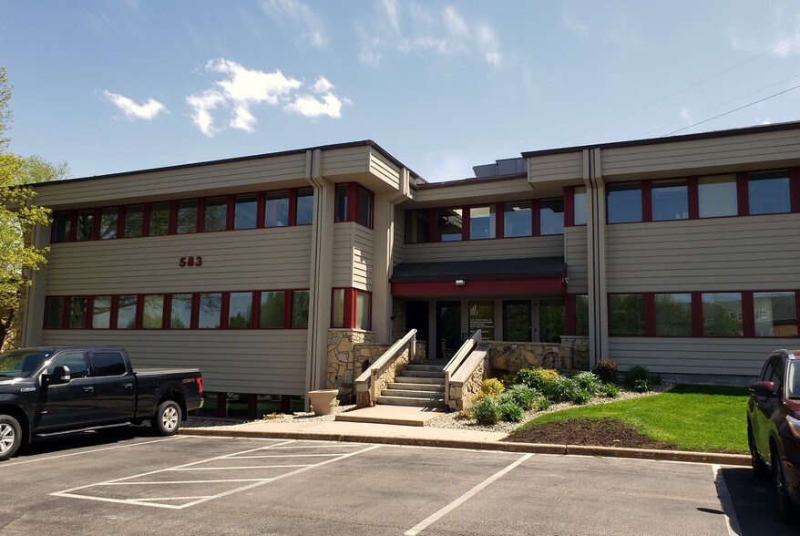 More Photos Of 1 Point Pl, Madison Unknown For Lease