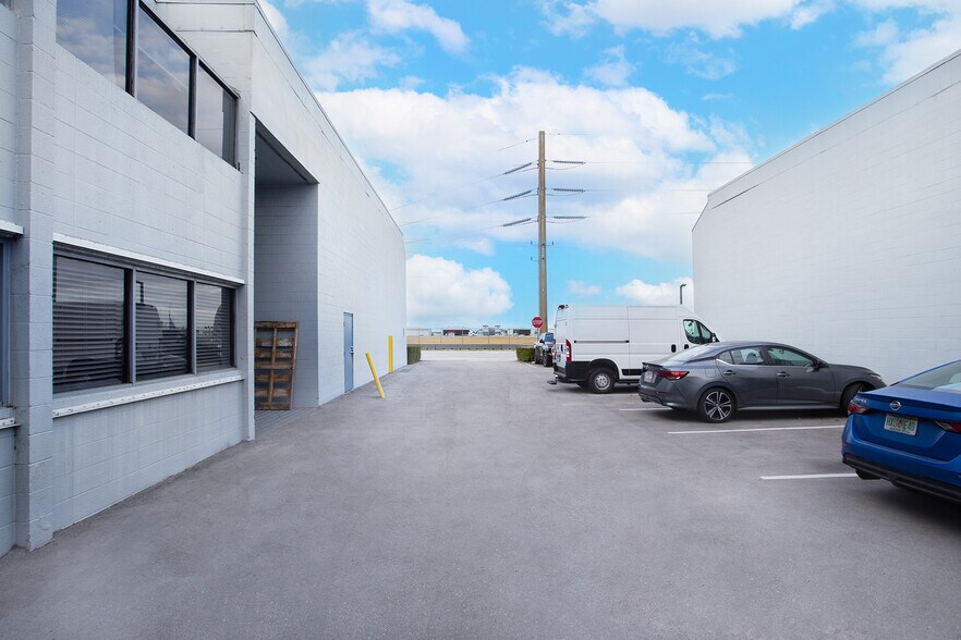 More Photos Of 14200-14238 SW 136th St, Miami Light Manufacturing For Sale