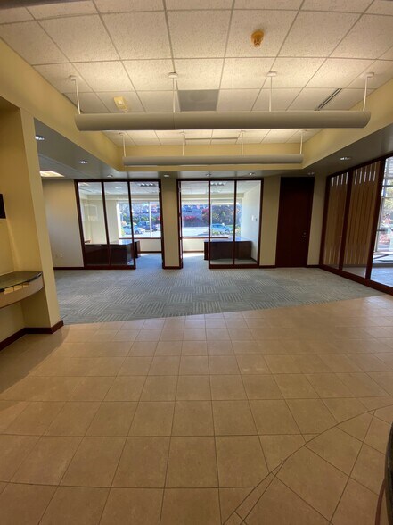 More Photos Of 215 Lexington St, Woburn Office For Lease