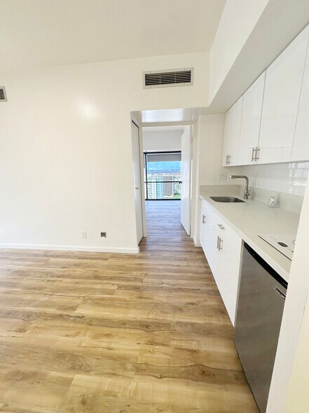 More Photos Of 1188 Bishop St, Honolulu Office For Sale