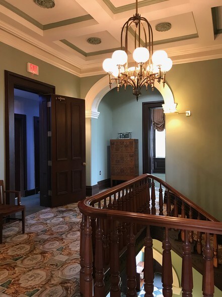 More Photos Of 2021 Auburn Ave, Cincinnati Office For Sale