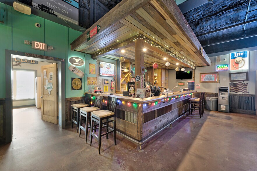 More Photos Of 203 N Alister St, Port Aransas Bar For Sale