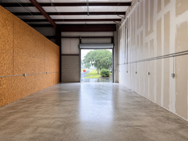 More Photos Of 2500 NW 6th St, Ocala Distribution For Lease